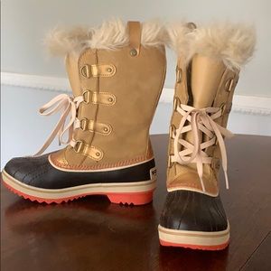 Torino Sorel winter boots